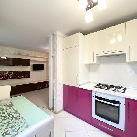 Beautiful 1-Bedroom Near Most City Center Ντνιπροπετρόφσκ Εξωτερικό φωτογραφία