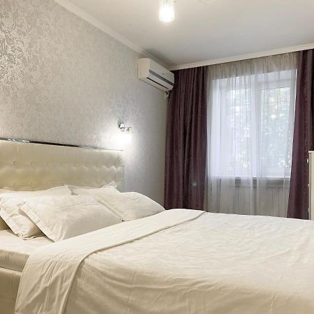 Beautiful 1-Bedroom Near Most City Center Ντνιπροπετρόφσκ Εξωτερικό φωτογραφία