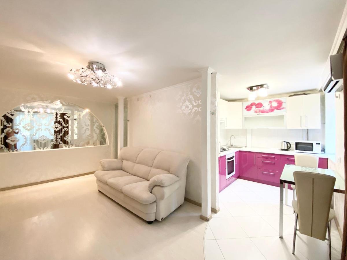 Beautiful 1-Bedroom Near Most City Center Ντνιπροπετρόφσκ Εξωτερικό φωτογραφία