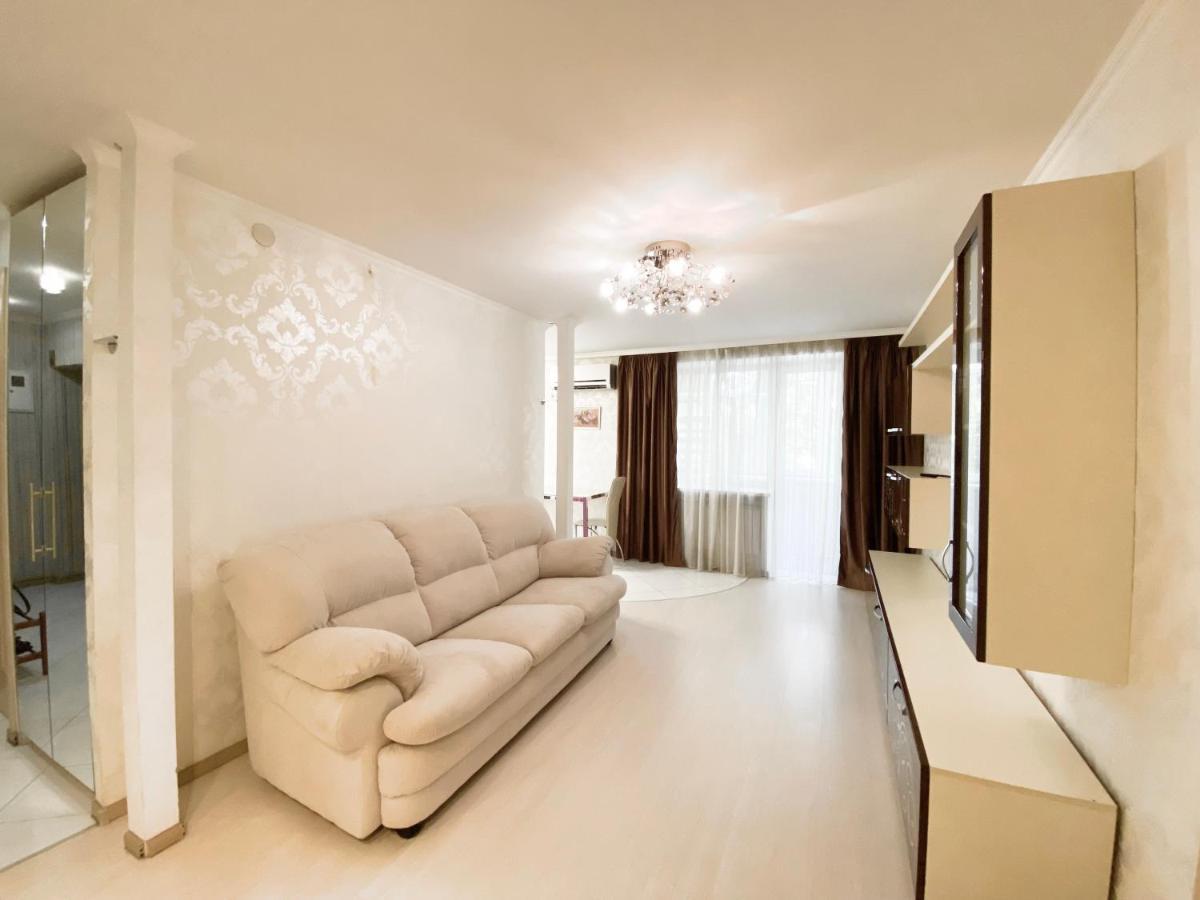 Beautiful 1-Bedroom Near Most City Center Ντνιπροπετρόφσκ Εξωτερικό φωτογραφία