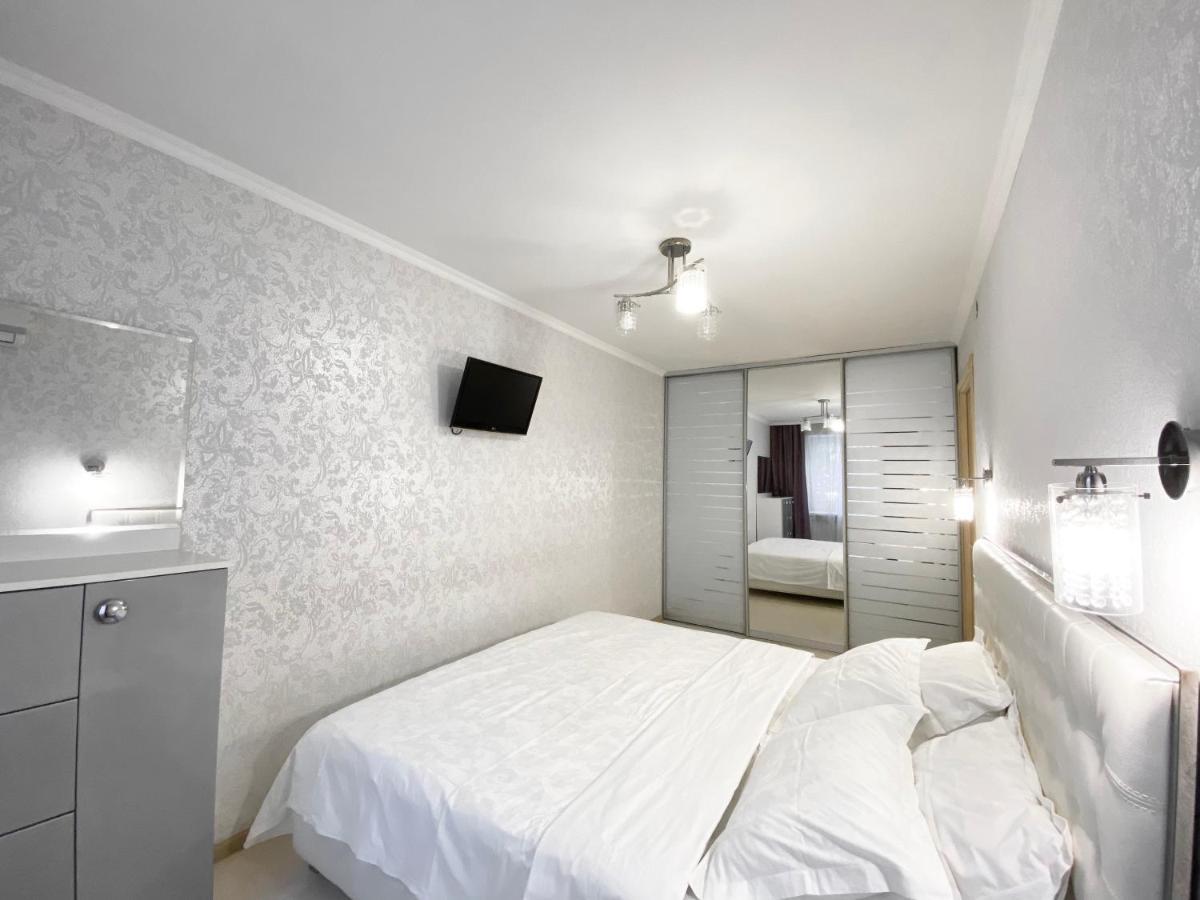 Beautiful 1-Bedroom Near Most City Center Ντνιπροπετρόφσκ Εξωτερικό φωτογραφία