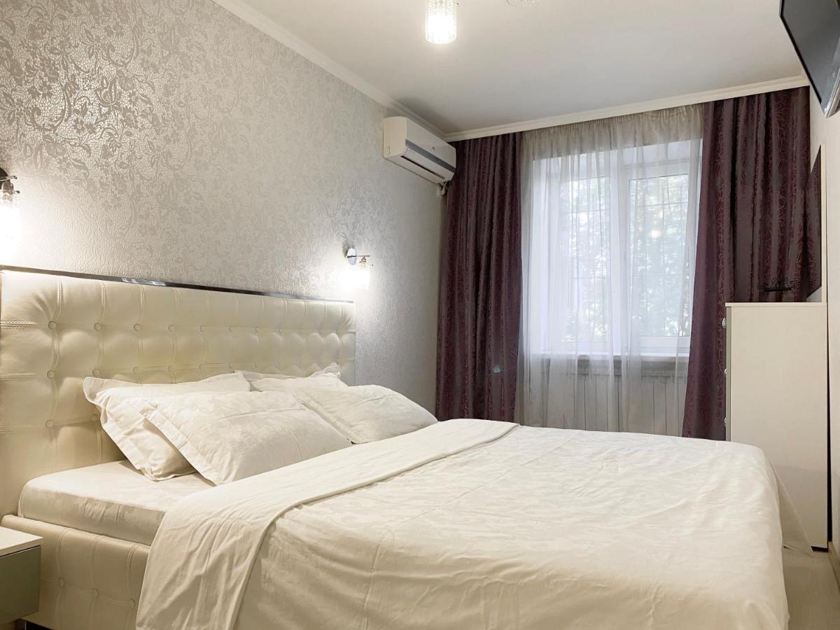Beautiful 1-Bedroom Near Most City Center Ντνιπροπετρόφσκ Εξωτερικό φωτογραφία