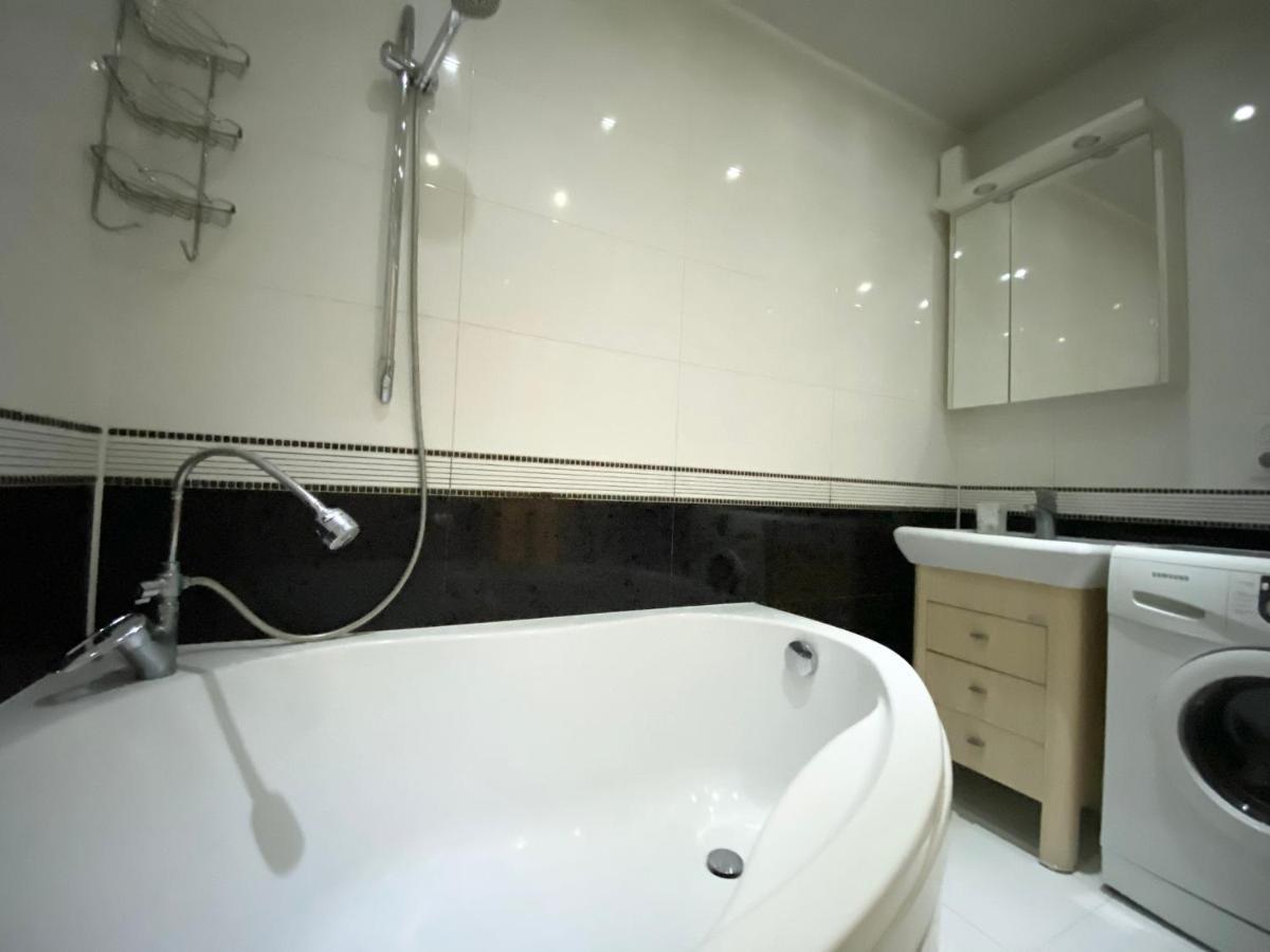Beautiful 1-Bedroom Near Most City Center Ντνιπροπετρόφσκ Εξωτερικό φωτογραφία